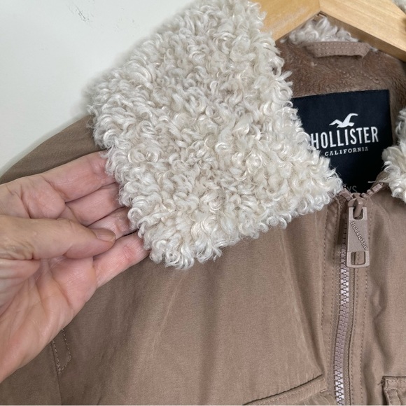Hollister Women’s Sherpa Collar All-Weather Bomber Jacket fur lined cropped - Picture 3 of 14